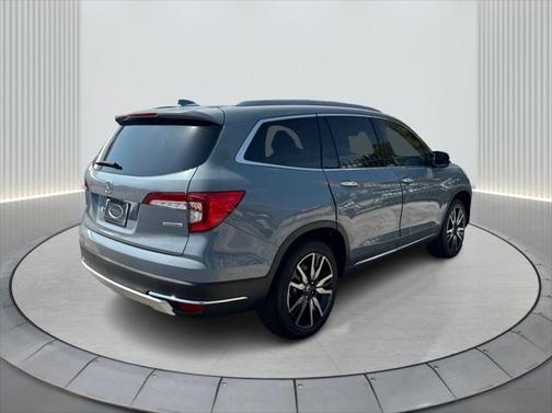 2022 Honda Pilot Touring 8-Passenger