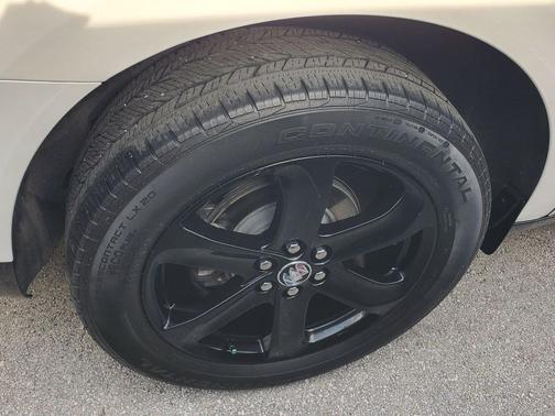 White Frost Tricoat 2024 Buick Enclave Essence FWD
