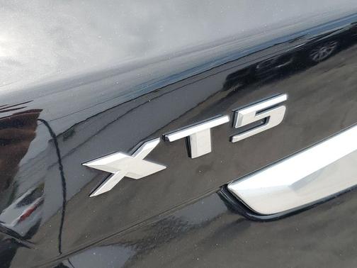 Stellar Black Metallic 2023 Cadillac XT5 Luxury