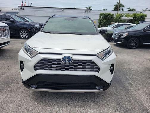 Blizzard Pearl w/Black Roof 2019 Toyota RAV4 Hybrid SE