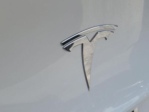 2025 Tesla Model Y Long Range Dual Motor All-Wheel Drive