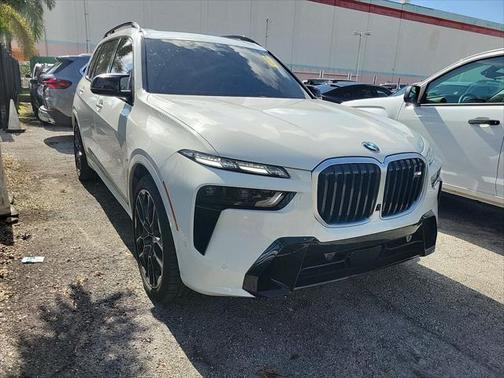 2025 BMW X7 M60i