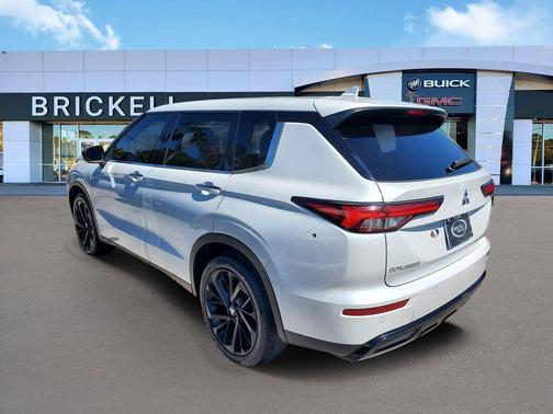 2022 Mitsubishi Outlander SE