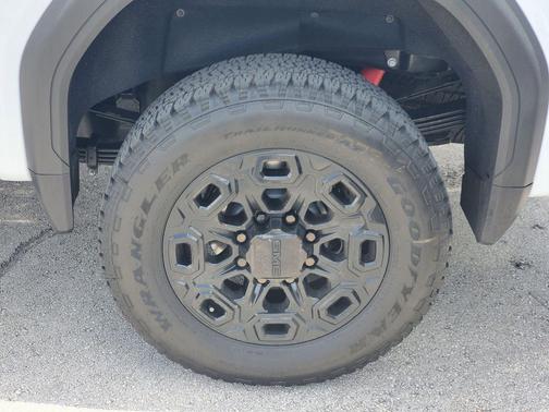 Glacier White Tricoat 2026 GMC Sierra 3500 Denali