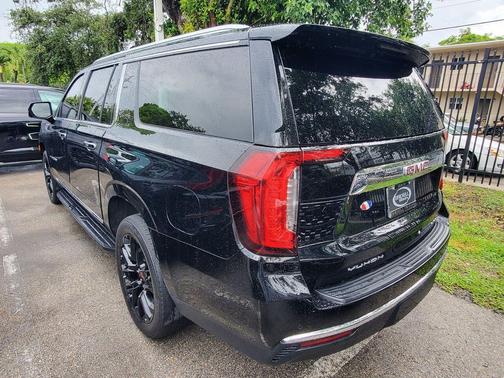 Onyx Black 2023 GMC Yukon XL SLT
