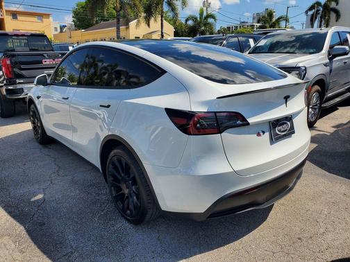 2024 Tesla Model Y Long Range Single Motor Rear-Wheel Drive