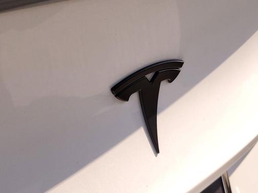 2024 Tesla Model Y Long Range Single Motor Rear-Wheel Drive