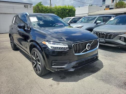 2022 Volvo XC90 T6 Momentum