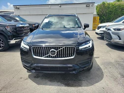 2022 Volvo XC90 T6 Momentum