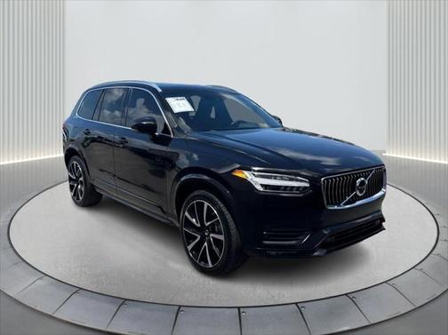 2022 Volvo XC90 T6 Momentum