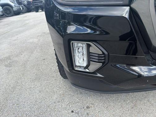 Onyx Black 2022 GMC Canyon AT4