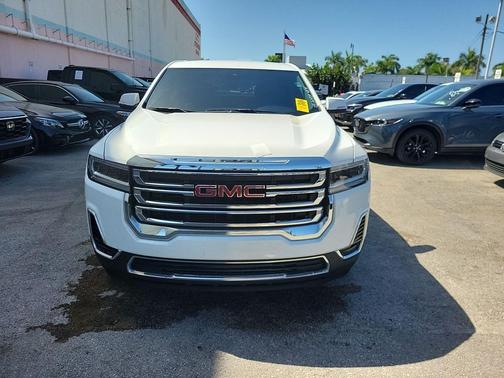 Summit White 2023 GMC Acadia SLE