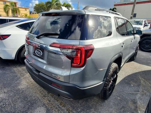 2023 GMC Acadia AWD AT4