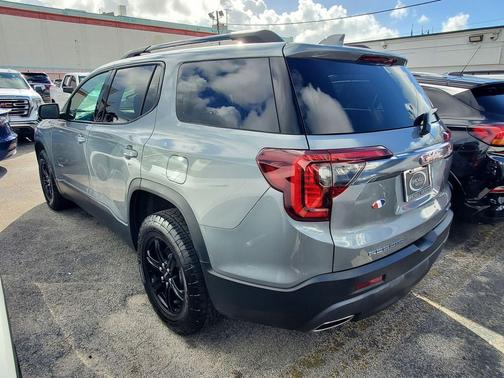 2023 GMC Acadia AWD AT4