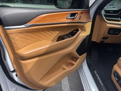 2023 Jeep Grand Cherokee L Summit Reserve