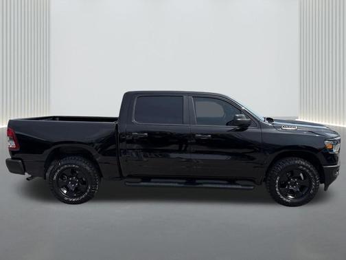 Diamond Black Crystal Pearlcoat 2023 RAM 1500 Tradesman