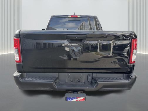 Diamond Black Crystal Pearlcoat 2023 RAM 1500 Tradesman