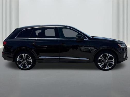 2022 Audi Q7 55 Premium Plus