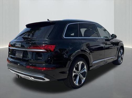 2022 Audi Q7 55 Premium Plus