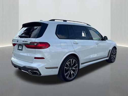 2022 BMW X7 M50i