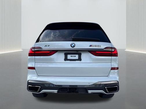 2022 BMW X7 M50i