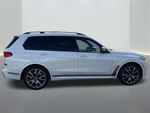 2022 BMW X7 M50i