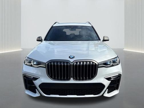2022 BMW X7 M50i