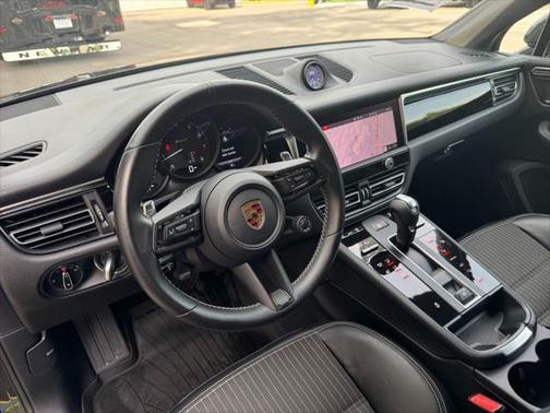 2023 Porsche Macan Base