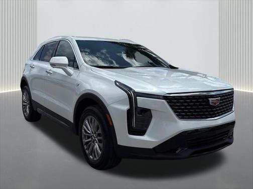 2025 Cadillac XT4 Premium Luxury