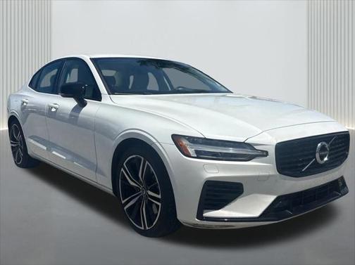 2022 Volvo S60 Recharge Plug-In Hybrid T8 R-Design Expression