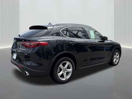 Vulcano Black Metallic 2020 Alfa Romeo Stelvio Base