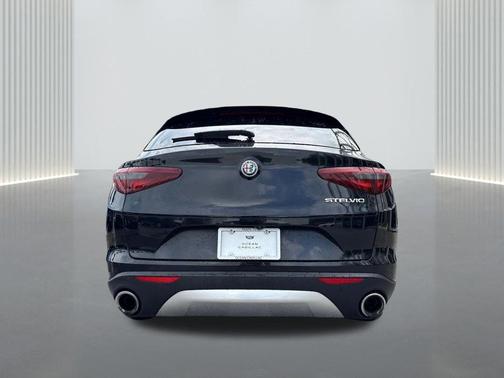 Vulcano Black Metallic 2020 Alfa Romeo Stelvio Base
