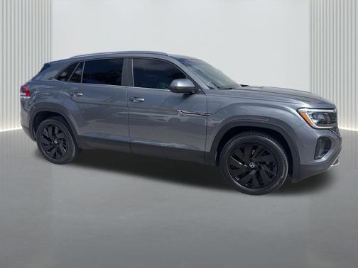 Platinum Gray Metallic 2024 Volkswagen Atlas Cross Sport 2.0T SE w/Technology