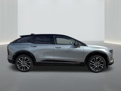 Argent Silver Metallic 2026 Cadillac OPTIQ Sport