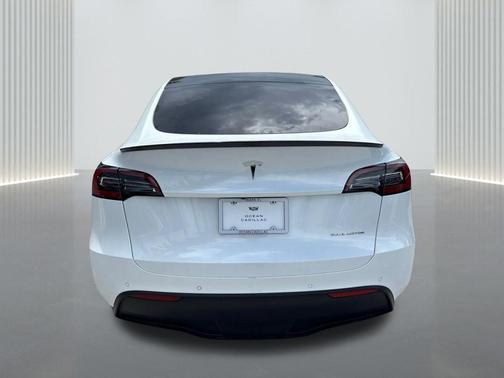 2022 Tesla Model Y Long Range Dual Motor All-Wheel Drive