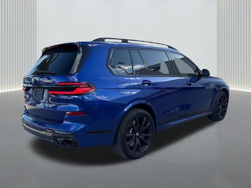2024 BMW X7 M60i