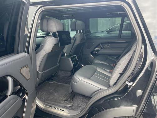 2025 Land Rover Range Rover P615 SV