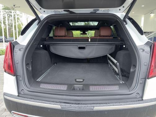 Crystal White Tricoat 2023 Cadillac XT5 Premium Luxury