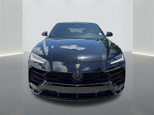 2022 Lamborghini Urus Graphite Capsule
