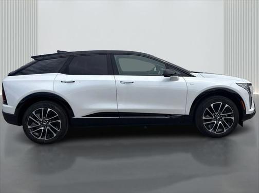 2025 Cadillac OPTIQ Sport 2 AWD