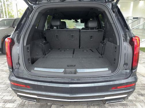 Wilder Metallic 2023 Cadillac XT6 Luxury FWD