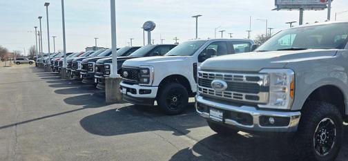 Iconic Silver Metallic 2023 Ford Bronco Black Diamond