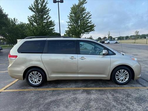 2013 Toyota Sienna XLE