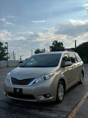 2013 Toyota Sienna XLE