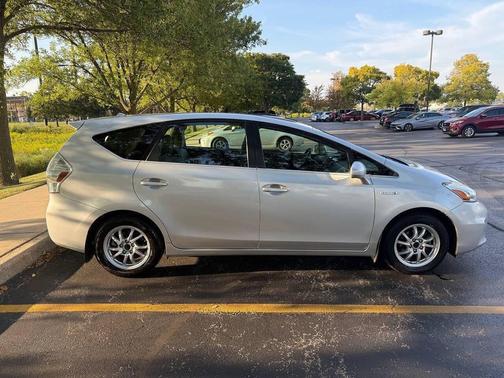 2014 Toyota Prius v Two