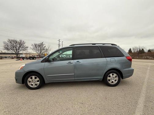 2004 Toyota Sienna CE
