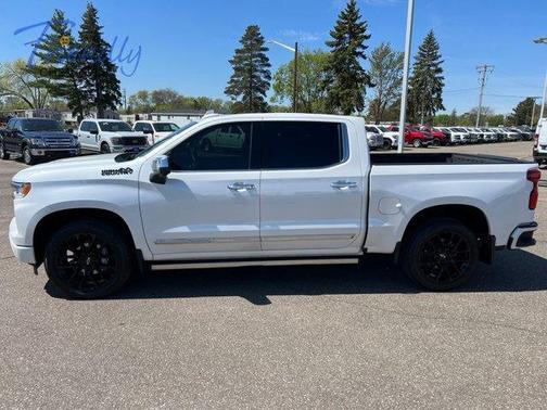 Iridescent Pearl Tricoat 2023 Chevrolet Silverado 1500 High Country