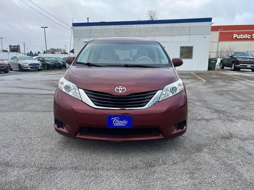 2014 Toyota Sienna LE