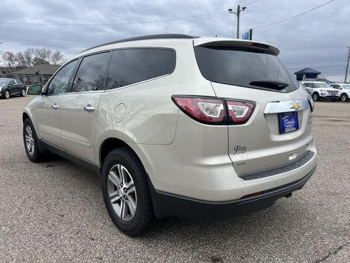 Champagne Silver 2015 Chevrolet Traverse 2LT