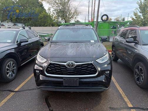 Black 2021 Toyota Highlander Limited